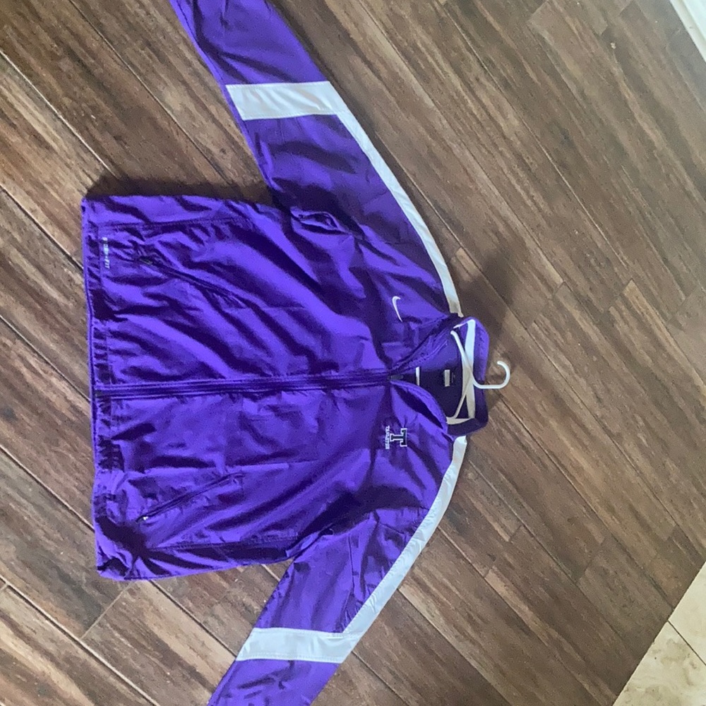 Nike lightweight windbreaker jacket